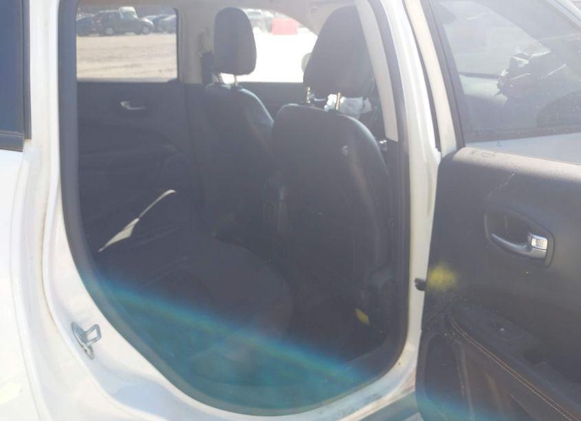 Photo 8 of 2019 Jeep Compass LATITUDE FWD (VIN 3C4NJCBB7KT802912)