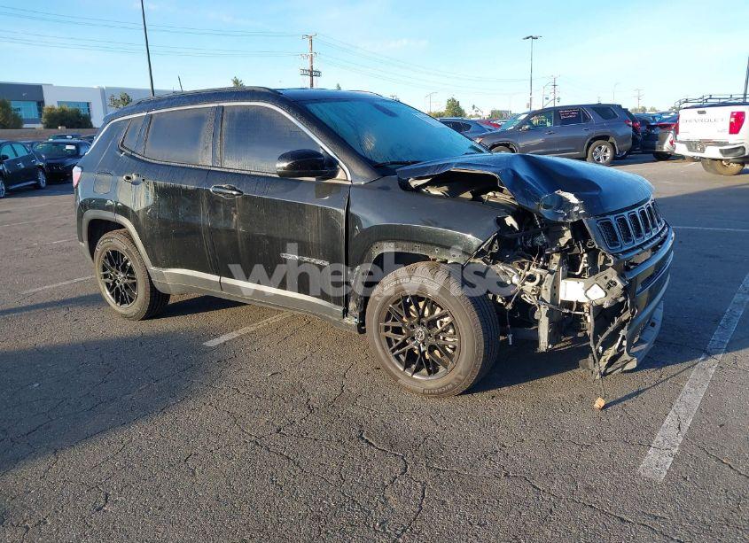 2019 Jeep Compass LATITUDE FWD (VIN 3C4NJCBB7KT855612) main photo