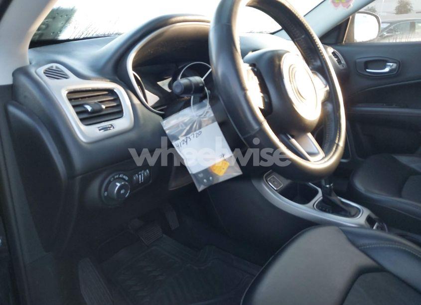 Photo 20 of 2019 Jeep Compass LATITUDE FWD (VIN 3C4NJCBB7KT855612)