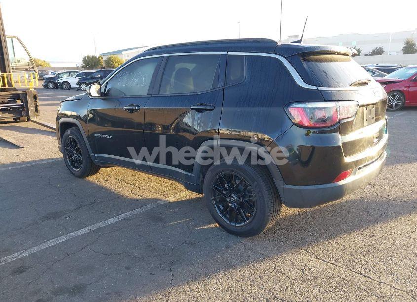 Photo 3 of 2019 Jeep Compass LATITUDE FWD (VIN 3C4NJCBB7KT855612)