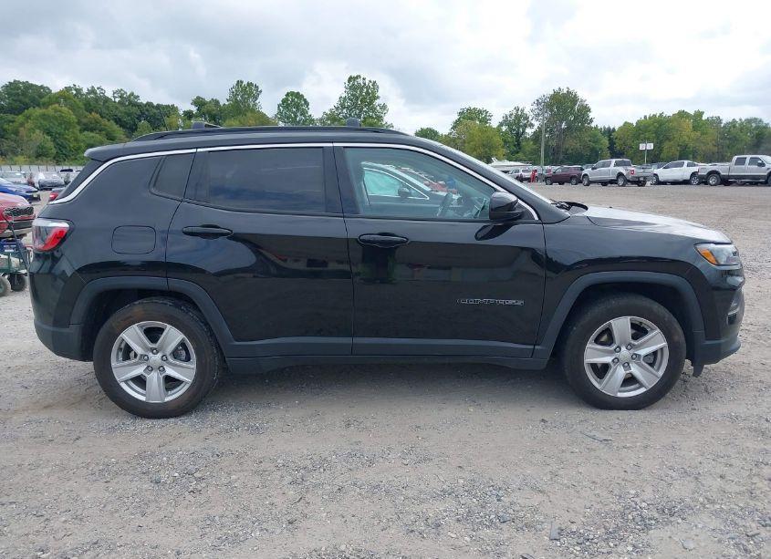 Photo 13 of 2022 Jeep Compass LATITUDE FWD (VIN 3C4NJCBB7NT225626)