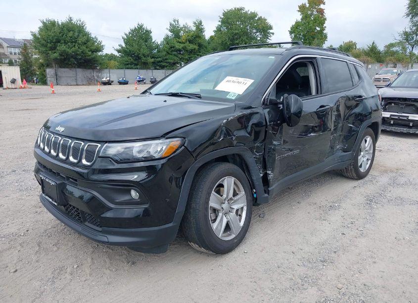 Photo 2 of 2022 Jeep Compass LATITUDE FWD (VIN 3C4NJCBB7NT225626)