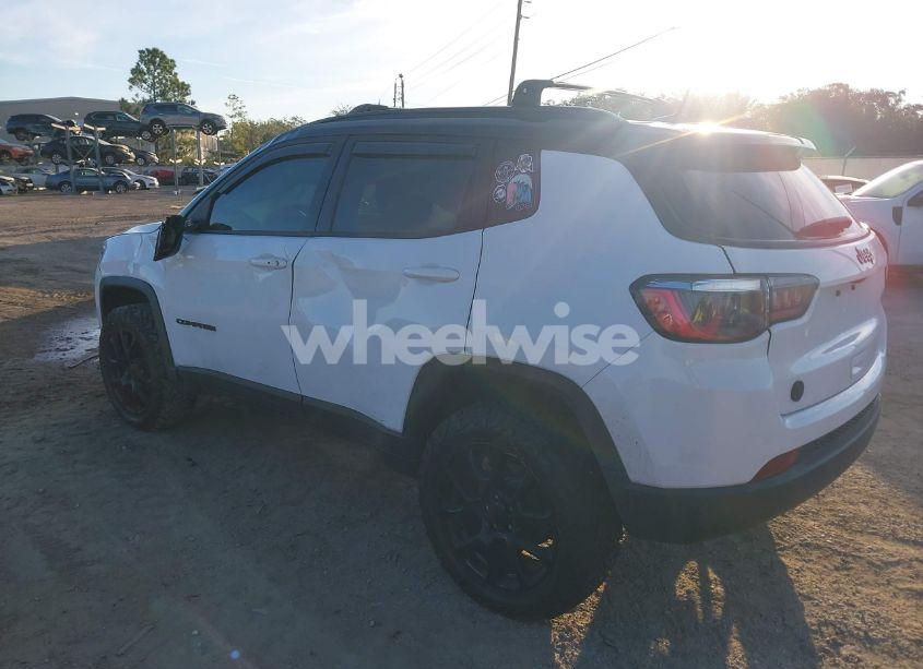 Photo 3 of 2022 Jeep Compass ALTITUDE FWD (VIN 3C4NJCBB7NT234648)
