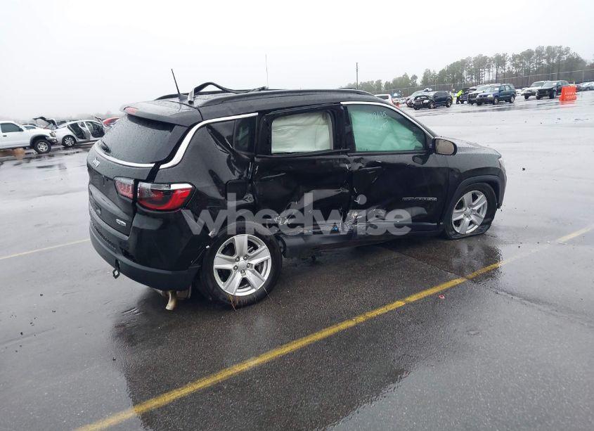 Photo 4 of 2022 Jeep Compass LATITUDE FWD (VIN 3C4NJCBB7NT235136)