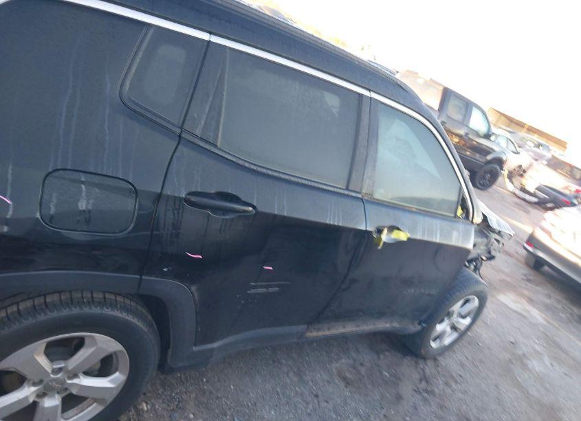 Photo 13 of 2018 Jeep Compass LATITUDE FWD (VIN 3C4NJCBB8JT108616)