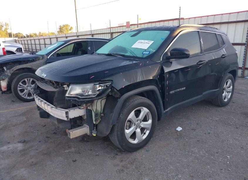 Photo 2 of 2018 Jeep Compass LATITUDE FWD (VIN 3C4NJCBB8JT108616)