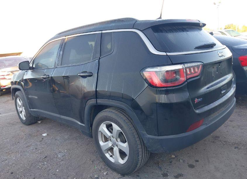 Photo 3 of 2018 Jeep Compass LATITUDE FWD (VIN 3C4NJCBB8JT108616)