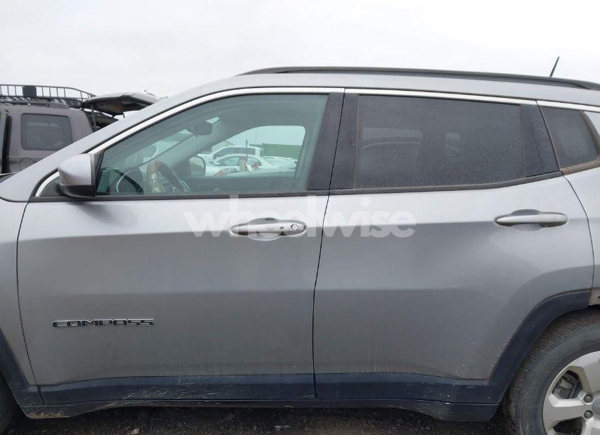 Photo 15 of 2018 Jeep Compass LATITUDE FWD (VIN 3C4NJCBB8JT134052)