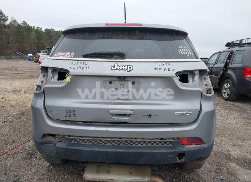 Photo 17 of 2018 Jeep Compass LATITUDE FWD (VIN 3C4NJCBB8JT134052)