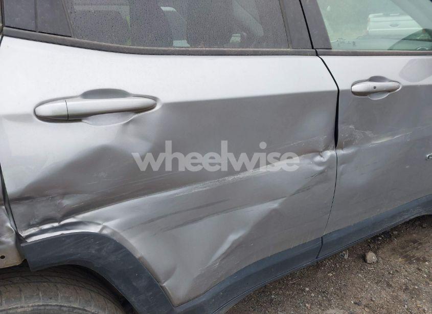 Photo 18 of 2018 Jeep Compass LATITUDE FWD (VIN 3C4NJCBB8JT134052)