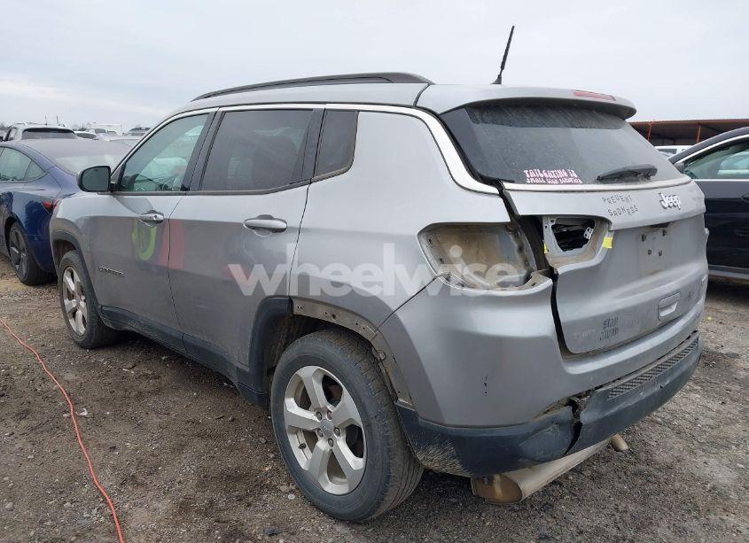Photo 3 of 2018 Jeep Compass LATITUDE FWD (VIN 3C4NJCBB8JT134052)