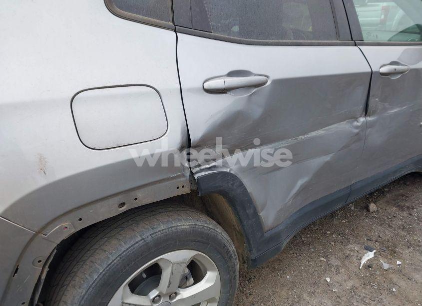 Photo 6 of 2018 Jeep Compass LATITUDE FWD (VIN 3C4NJCBB8JT134052)