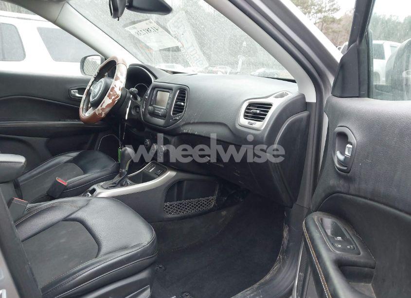 Photo 8 of 2018 Jeep Compass LATITUDE FWD (VIN 3C4NJCBB8JT134052)