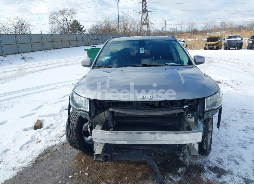 Photo 13 of 2018 Jeep Compass LATITUDE FWD (VIN 3C4NJCBB8JT272416)