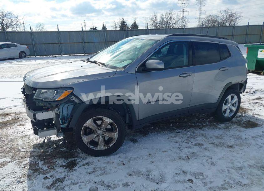 Photo 2 of 2018 Jeep Compass LATITUDE FWD (VIN 3C4NJCBB8JT272416)