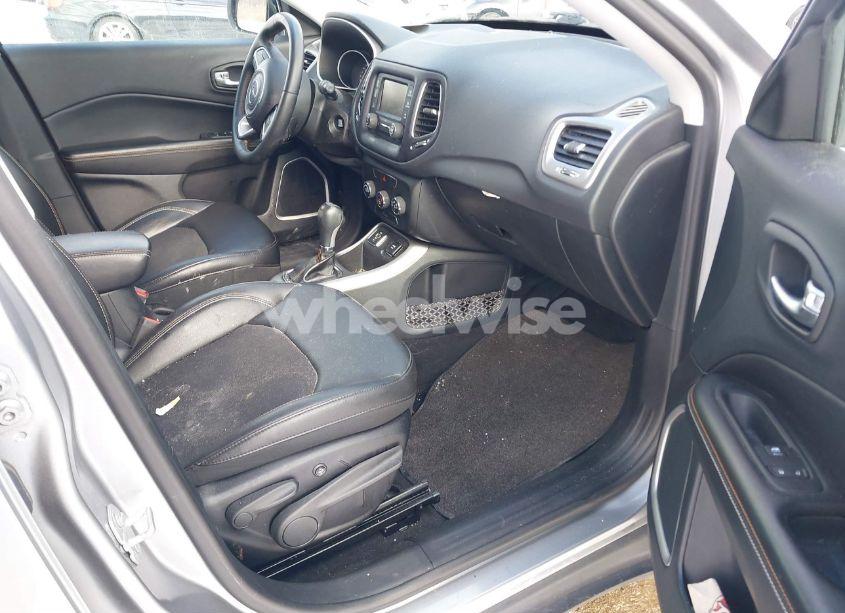 Photo 5 of 2018 Jeep Compass LATITUDE FWD (VIN 3C4NJCBB8JT272416)