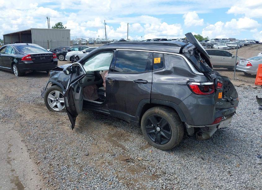 Photo 3 of 2022 Jeep Compass LATITUDE FWD (VIN 3C4NJCBB8NT119573)