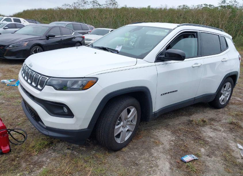 Photo 2 of 2022 Jeep Compass LATITUDE FWD (VIN 3C4NJCBB8NT228857)