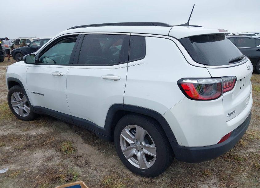 Photo 3 of 2022 Jeep Compass LATITUDE FWD (VIN 3C4NJCBB8NT228857)