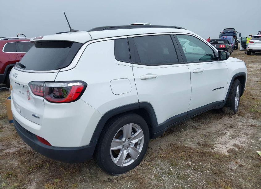 Photo 4 of 2022 Jeep Compass LATITUDE FWD (VIN 3C4NJCBB8NT228857)