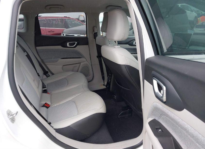 Photo 8 of 2022 Jeep Compass LATITUDE FWD (VIN 3C4NJCBB8NT228857)