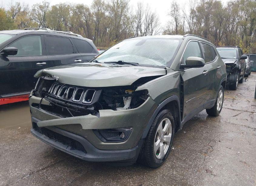 Photo 2 of 2018 Jeep Compass LATITUDE FWD (VIN 3C4NJCBB9JT233611)
