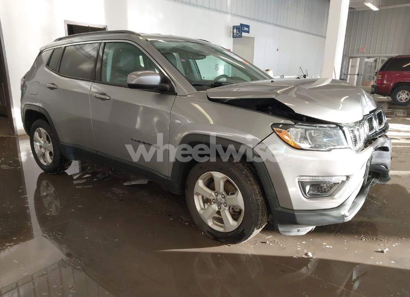 2018 Jeep Compass LATITUDE FWD (VIN 3C4NJCBB9JT462130) main photo