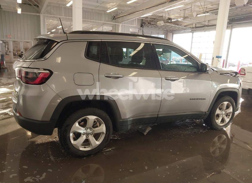 Photo 13 of 2018 Jeep Compass LATITUDE FWD (VIN 3C4NJCBB9JT462130)