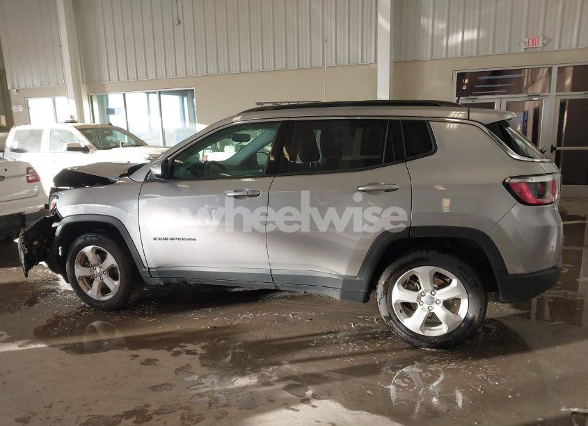 Photo 14 of 2018 Jeep Compass LATITUDE FWD (VIN 3C4NJCBB9JT462130)