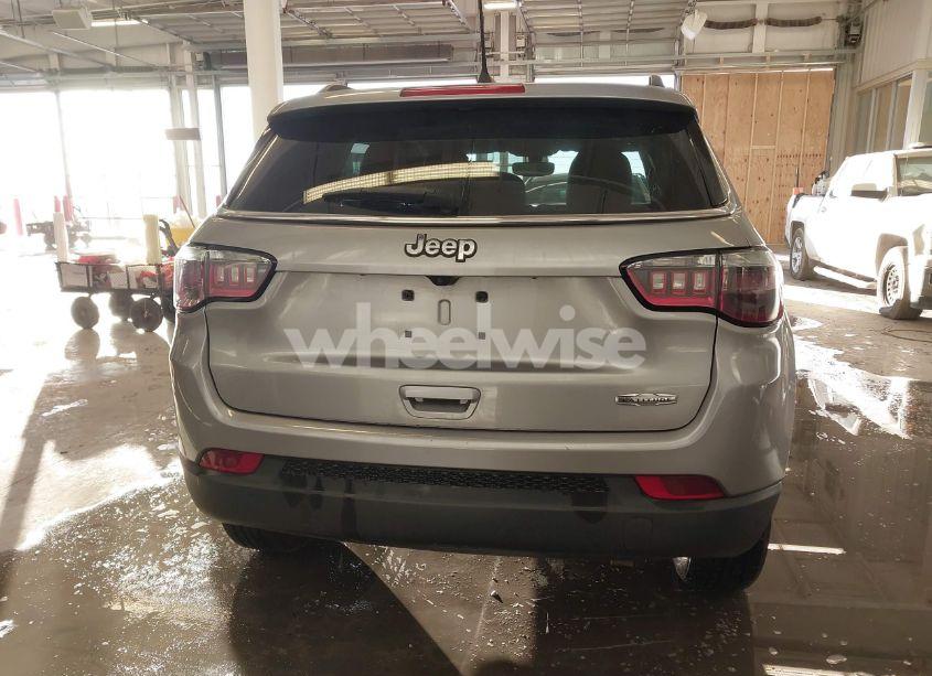 Photo 16 of 2018 Jeep Compass LATITUDE FWD (VIN 3C4NJCBB9JT462130)