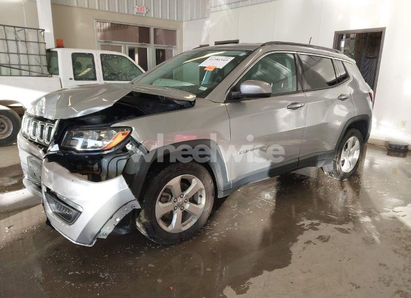 Photo 2 of 2018 Jeep Compass LATITUDE FWD (VIN 3C4NJCBB9JT462130)