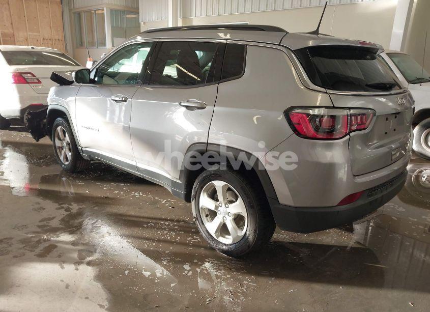 Photo 3 of 2018 Jeep Compass LATITUDE FWD (VIN 3C4NJCBB9JT462130)