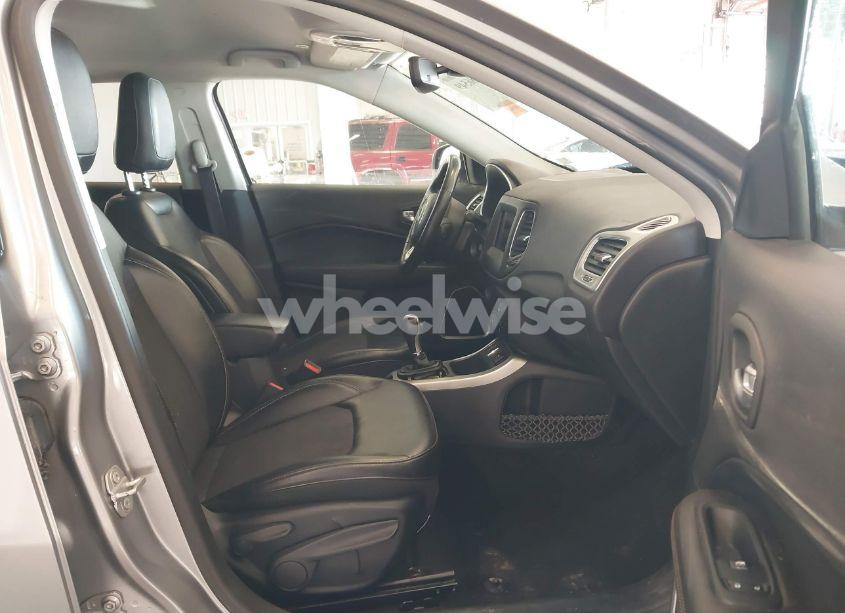 Photo 5 of 2018 Jeep Compass LATITUDE FWD (VIN 3C4NJCBB9JT462130)