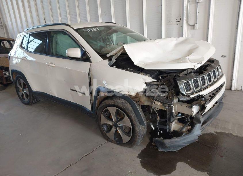 2019 Jeep Compass LATITUDE FWD (VIN 3C4NJCBB9KT654889) main photo