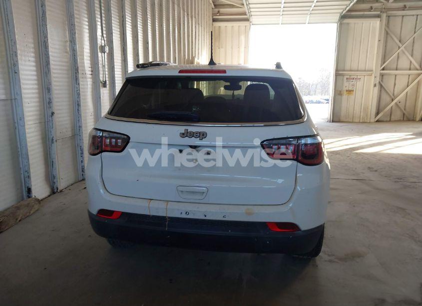 Photo 16 of 2019 Jeep Compass LATITUDE FWD (VIN 3C4NJCBB9KT654889)