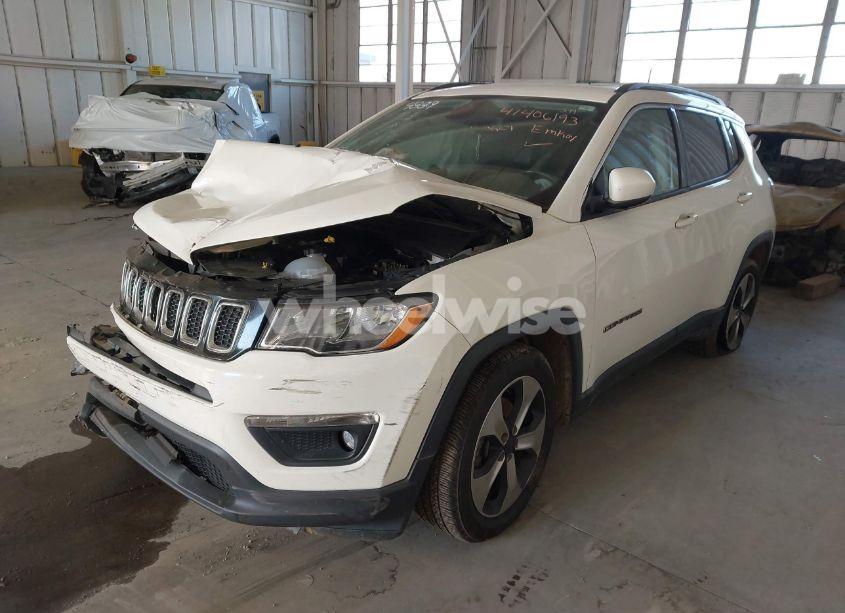 Photo 2 of 2019 Jeep Compass LATITUDE FWD (VIN 3C4NJCBB9KT654889)