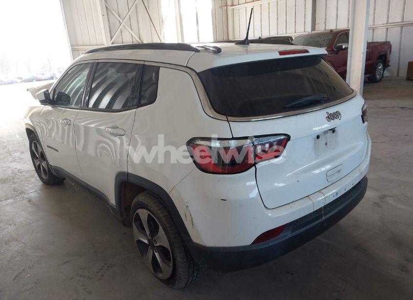 Photo 3 of 2019 Jeep Compass LATITUDE FWD (VIN 3C4NJCBB9KT654889)