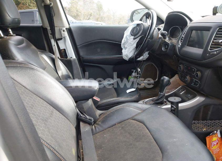 Photo 5 of 2019 Jeep Compass LATITUDE FWD (VIN 3C4NJCBB9KT654889)