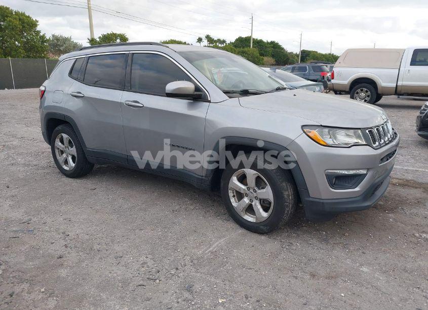 2019 Jeep Compass LATITUDE FWD (VIN 3C4NJCBB9KT686242) main photo