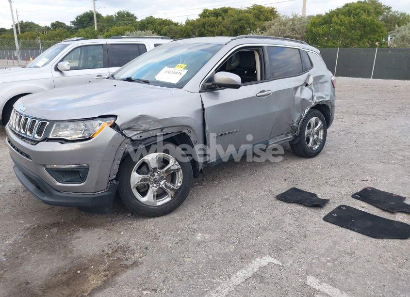 Photo 2 of 2019 Jeep Compass LATITUDE FWD (VIN 3C4NJCBB9KT686242)