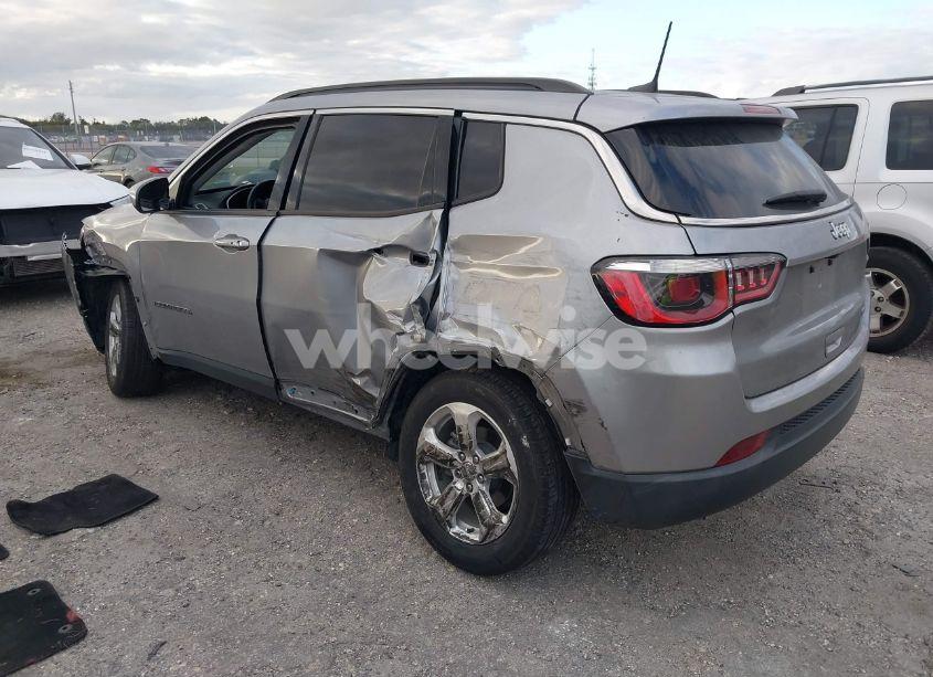 Photo 3 of 2019 Jeep Compass LATITUDE FWD (VIN 3C4NJCBB9KT686242)