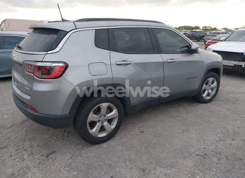 Photo 4 of 2019 Jeep Compass LATITUDE FWD (VIN 3C4NJCBB9KT686242)