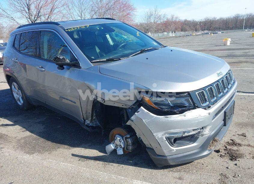 2019 Jeep Compass LATITUDE FWD (VIN 3C4NJCBB9KT736881) main photo