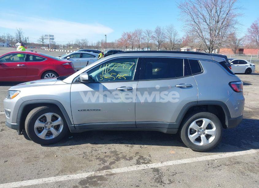 Photo 14 of 2019 Jeep Compass LATITUDE FWD (VIN 3C4NJCBB9KT736881)