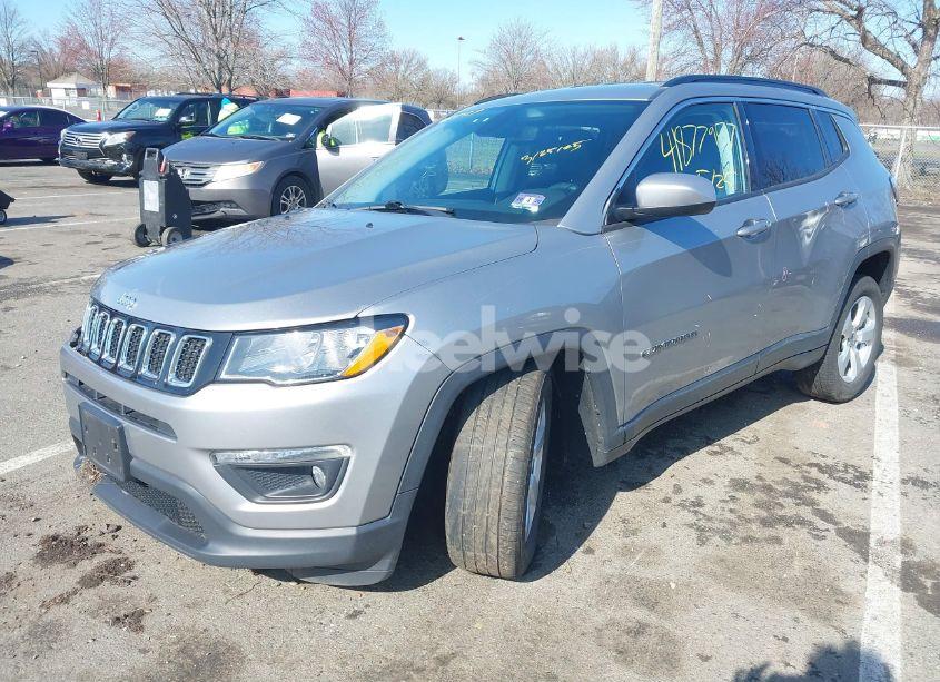Photo 2 of 2019 Jeep Compass LATITUDE FWD (VIN 3C4NJCBB9KT736881)