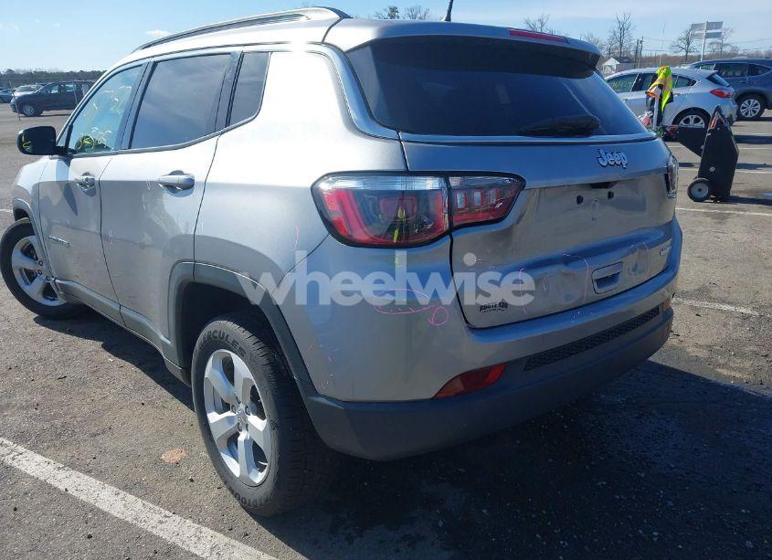 Photo 3 of 2019 Jeep Compass LATITUDE FWD (VIN 3C4NJCBB9KT736881)