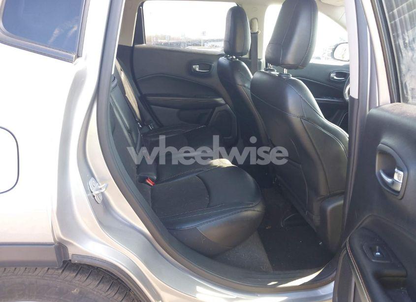 Photo 8 of 2019 Jeep Compass LATITUDE FWD (VIN 3C4NJCBB9KT736881)