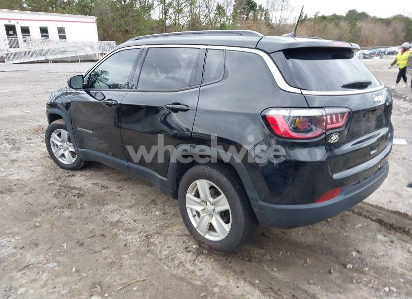Photo 3 of 2022 Jeep Compass LATITUDE FWD (VIN 3C4NJCBB9NT182570)