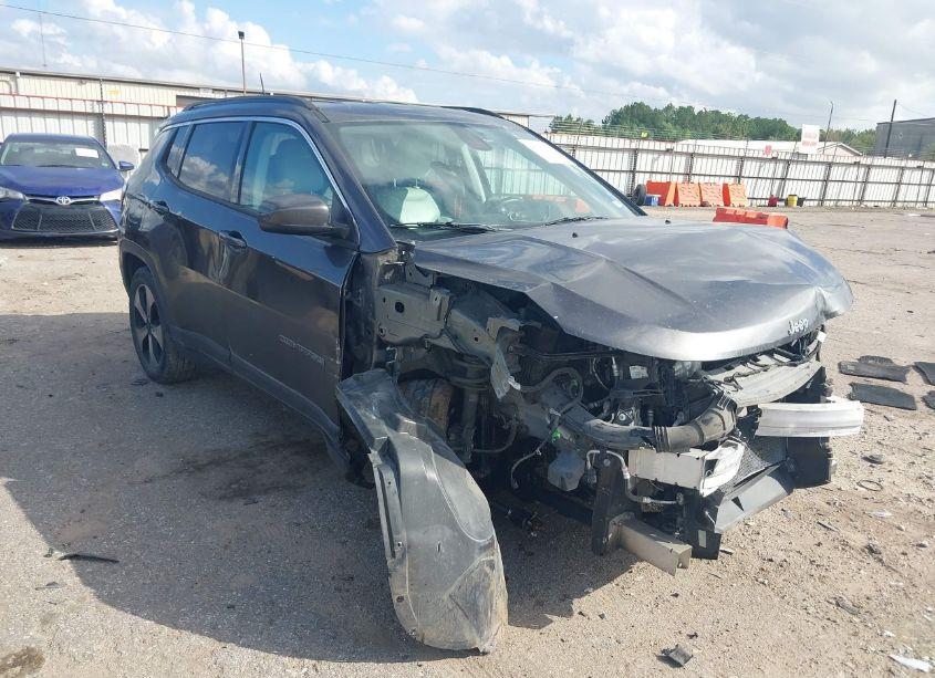 2018 Jeep Compass LATITUDE FWD (VIN 3C4NJCBBXJT102848) main photo