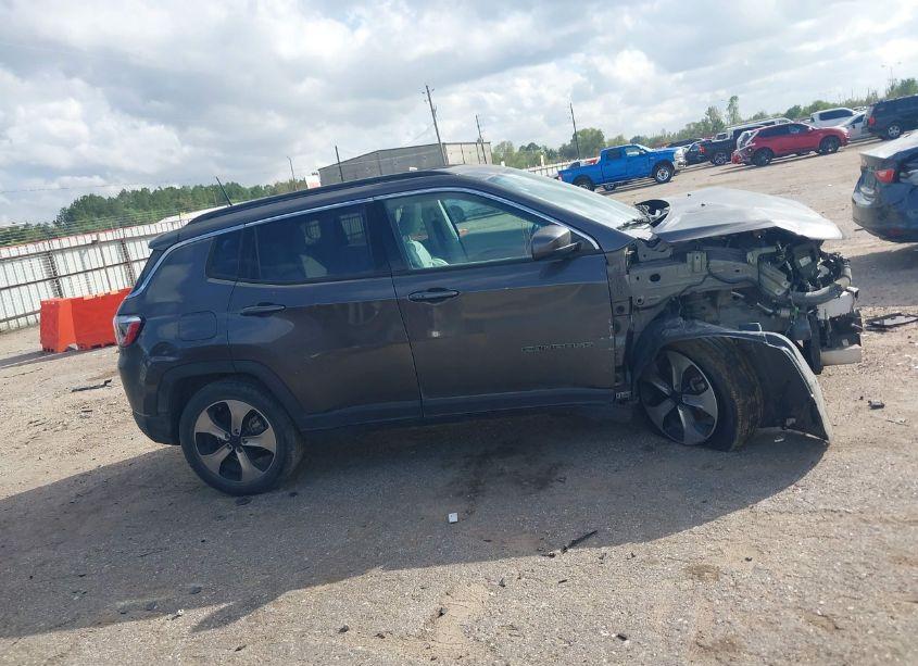 Photo 13 of 2018 Jeep Compass LATITUDE FWD (VIN 3C4NJCBBXJT102848)